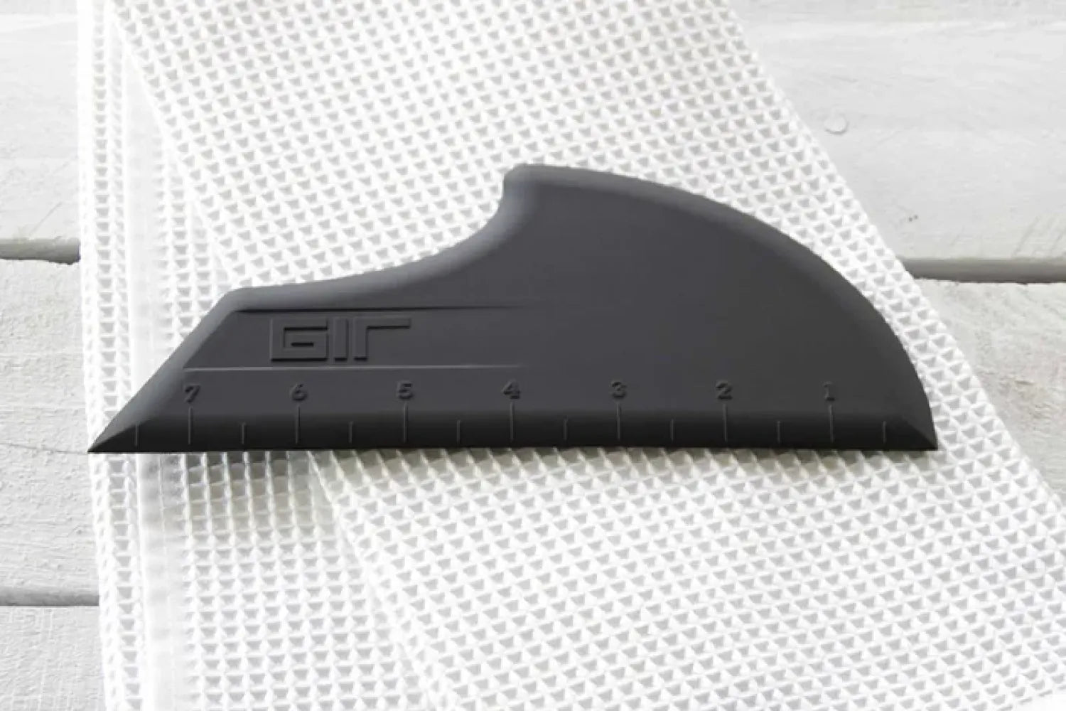 Rubber Scraper vs. Spatula: What’s the Difference?