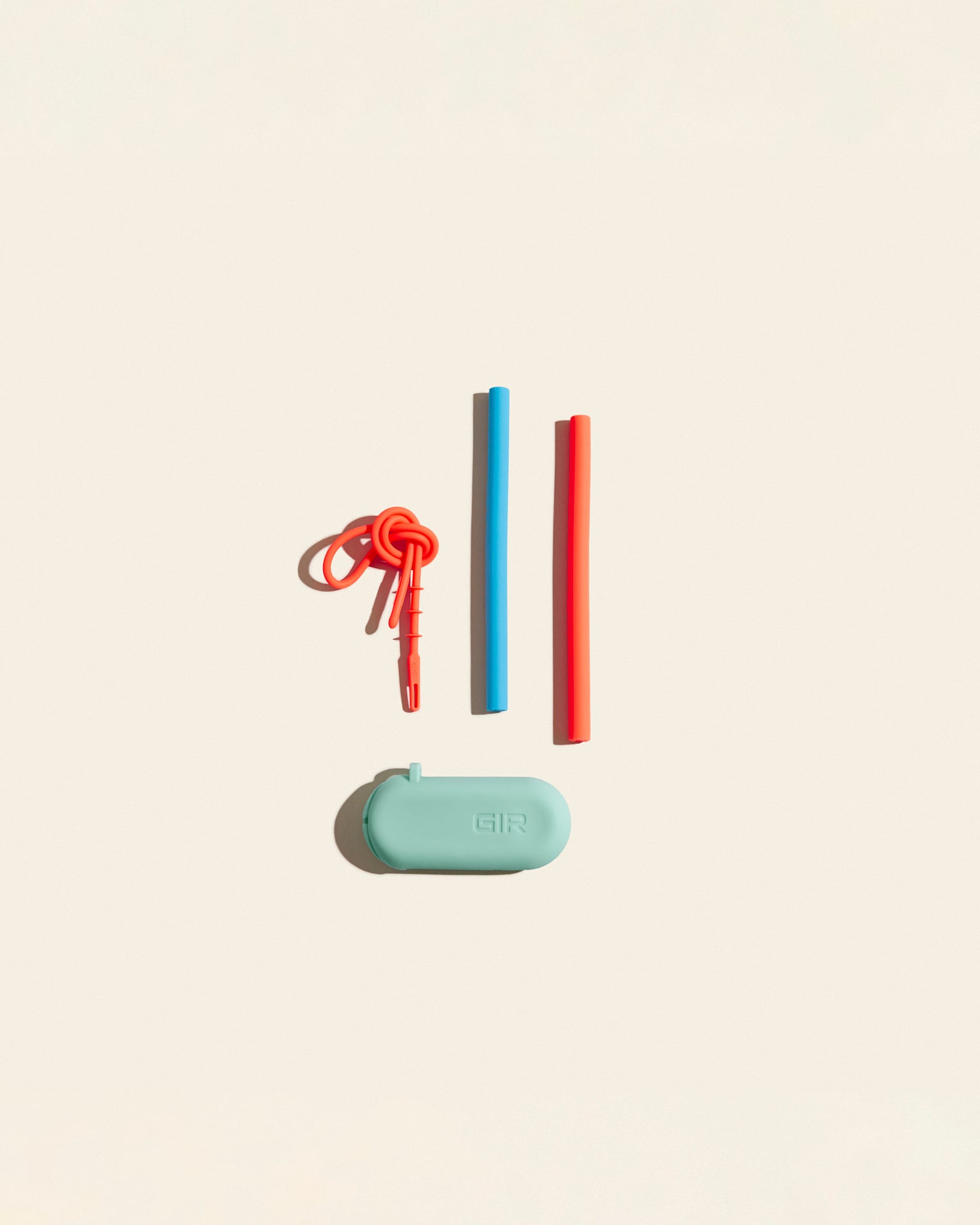 The GIR Kids Straw in Super on a cream background. 